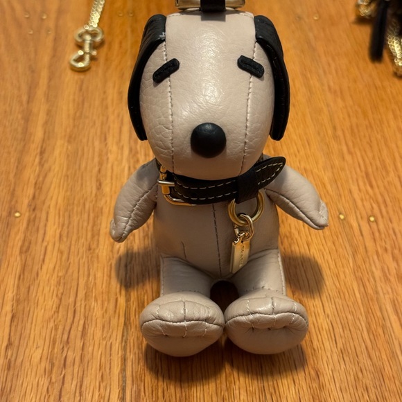 Coach x Peanuts Snoopy Leather Key Chain - Picture 3 of 7